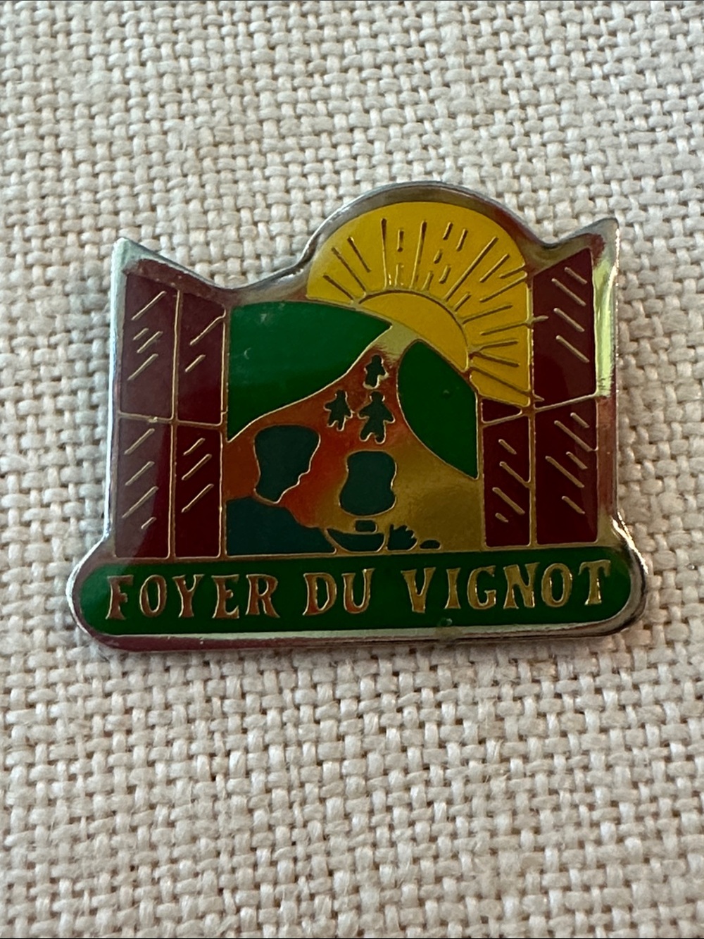Vintage Le Foyer du Vignot enamel lapel pin